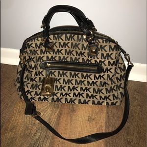 MK crossbody tote! Long strap included